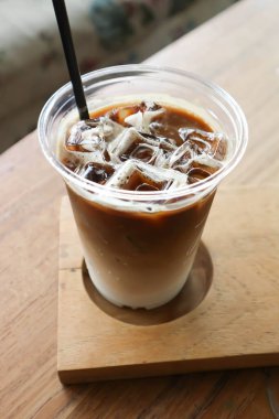 Buzlu kahve, buzlu latte kahve ya da servis için buzlu macha kahve.