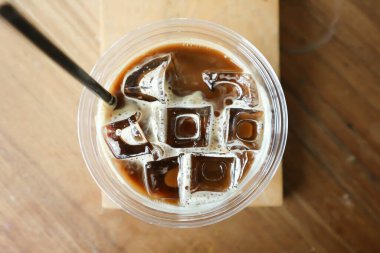 Buzlu kahve, buzlu latte kahve ya da servis için buzlu macha kahve.