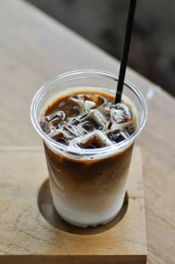 Buzlu kahve, buzlu latte kahve ya da servis için buzlu macha kahve.