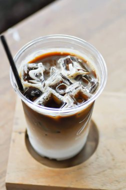 Buzlu kahve, buzlu latte kahve ya da servis için buzlu macha kahve.