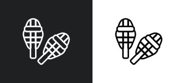 Kar ayakkabıları ana hatları beyaz ve siyah renklerde. Web, mobil uygulamalar ve ui için kış koleksiyonundan kar ayakkabısı düz vektör simgesi.