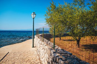 Hırvatistan 'ın Dalmaçya kentindeki Korcula adasındaki peljesac yarımadasından Adriyatik' in güzel manzarası. Hırvatistan 'da yaz tatili