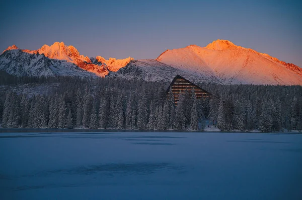 Stark Contrast High Tatras Snowy Peaks Warm Light Winter Sunrise — Stockfoto