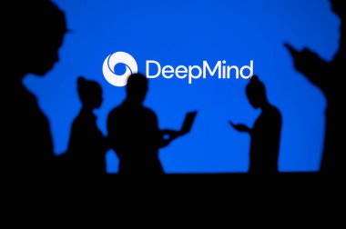 Hindistan, New Delheli 'den. 30 Ocak 2023: Google 'dan Derin Zihin. Birlikte Yenilik: Siluetli Web Geliştiricileri İlerleme İçin Şirket Logosuyla Arkaplanda Birleştiriliyor