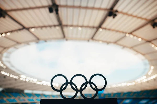 Paris France Temmuz 2023 Olimpiyat Yüzüklerinin Silüeti Modern Olimpiyat Stadyumunun — Stok fotoğraf