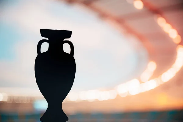 Die Silhouette Der European Football Trophy Erstrahlt Abendglanz Foto Für — Stockfoto