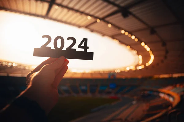 Silhouette 2024 Holding Hand Athlete Sign Signals Start Sports Year — Stock Photo, Image