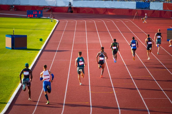 Male Sprinters Full Stride Selama 400M Race Athletics Track Foto — Stok Foto