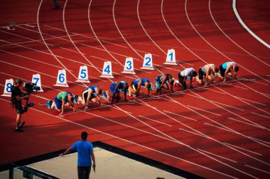 OSTRAVA, CZECHIA, 27 Haziran 2023: Yoğun 100 metre Erkekler Yarışı Budapeşte ve Paris 'te Yaz Olimpiyat Oyunları' nda Pist ve Alan Etkinliği 'nde Yakalandı