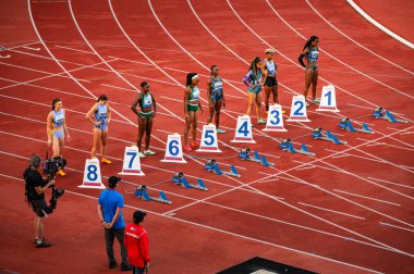 OSTRAVA, CZECHIA, 27 Haziran 2023: Kadınlar 100 metre Engelli Yarış için hazırlanıyor Budapeşte 'de Dünya Şampiyonası ve Paris' te Oyunlar