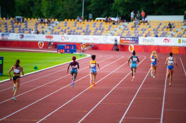 B. BYSTRICA, SLOVAKIA, 20 Temmuz 2023: Budapeşte 'de Dünya Atletizm Yarışları ve Paris' te Yaz Olimpiyat Oyunları 'nda Kadınlar 400 metre Uzağı fethetti