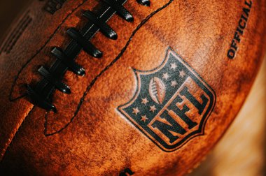 NEW YORK, ABD, 11 Eylül 2023: Yüksek Çözünürlükteki NFL Deri Top Logosu - Ulusal Futbol Ligi Resmi Balosu