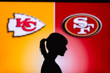 LAS VEGAS, NEVADA, ABD, JANUARY 29, 2024: Taylor Swift Silhouette Super Bowl LVIII, Kansas City Chiefs vs. San Francisco 49 'lular Allegiant Stadyumu' nda.