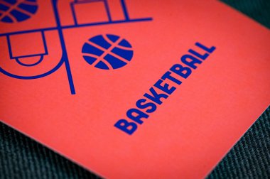 PARIS, FRANCE, 26 Mart 2024: 2024 Paris Yaz Olimpiyatları için basketbol piktogramı. Paris 'te Olimpiyat oyununun resmi spor simgesi.