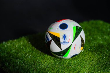 DORTMUND, GERMANY, 17 Nisan 2024: Almanya 'da Euro 2024 Avrupa Turnuvası Resmi Adidas Fussballliebe Balosu