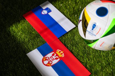 LEIPZIG, GERMANY, APRIL 17, 2024: Slovenya Sırbistan 'a karşı, Euro 2024 Group C futbol karşılaşması Münih Futbol Arena, Münih, 20 Haziran 2024, resmi top yeşil çimlerde