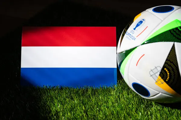 Hamburg Niemcy Kwiecień 2024 Holenderska Flaga Narodowa Oficjalna Piłka Nożna — Zdjęcie stockowe