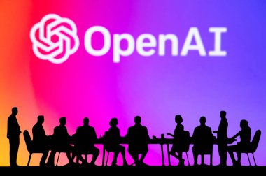 SAN FRANCISCO, ABD, 10 Ekim 2024: OpenAI Liderlik İnovasyon Forumu. Üst düzey yönetim üç aylık sonuçları değerlendiriyor ve yüksek teknoloji yönetim kurulunda uzun vadeli stratejiler, siluetler planlıyor.