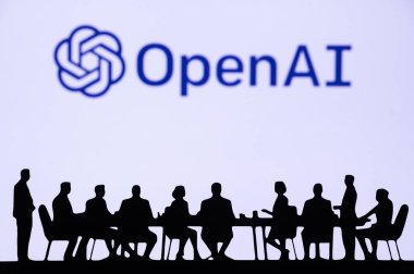 SAN FRANCISCO, ABD, 10 Ekim 2024: Open AI CEO Business and Visionary Meeting. Kilit karar mercileri şık bir konferans odasında bir şirket logosuyla pazar genişlemesini tartıştılar..