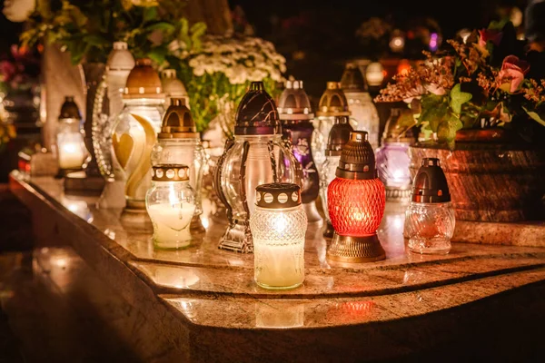 Bunte Kerzen Totenfest Entzündet Grab Des Verstorbenen Aufgestellt — Stockfoto