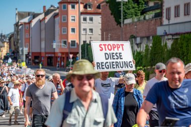 Almanya 'da Aschaffenburg sakinlerinin politik gösterisi. Alman saldırısı - 25.06.2023