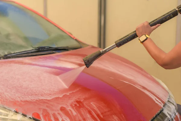 Ręczna Myjnia Samochodowa Ciśnieniową Wodą Myjni Samochodowej Zewnątrz Czyszczenie Samochodów — Zdjęcie stockowe