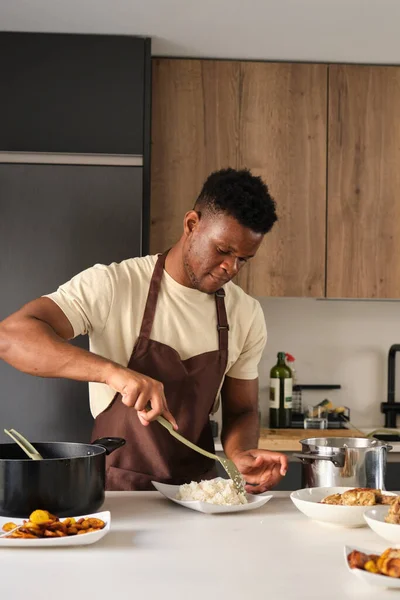 Young African Man Serving Rice Plate Kitchen — Stock Photo, Image