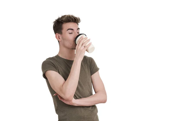 Hombre Joven Caucásico Bebiendo Café Aislado Sobre Fondo Blanco — Foto de Stock