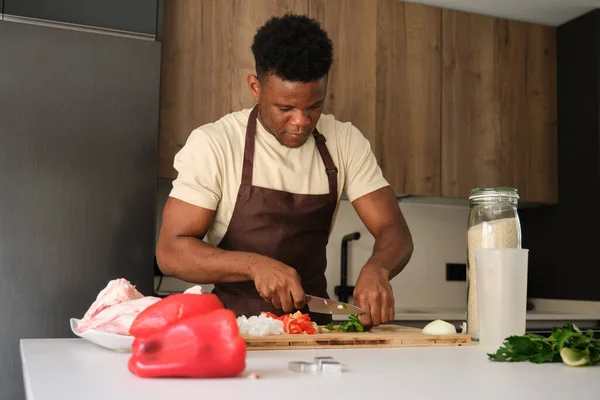 Young Black Man Cutting Celery Prepare Chicken Recipe Kitchen — Stock Photo, Image