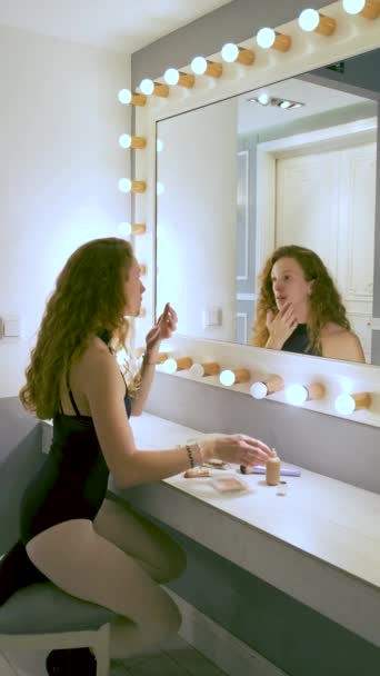 Young Caucasian Ballerina Putting Make Front Mirror — Αρχείο Βίντεο
