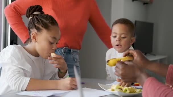 African Family Having Snack While Painting Doing Homework Family Spending — Vídeo de Stock
