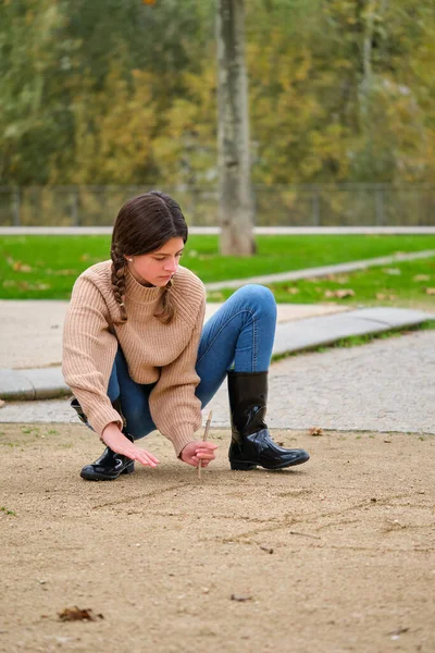 Girl Two Braids Drawing Hopscotch Sand Stick Outdoors — Fotografia de Stock