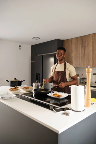 Young African Man Smiling Looking Camera While Preparing Fried Chicken — Stock Photo, Image