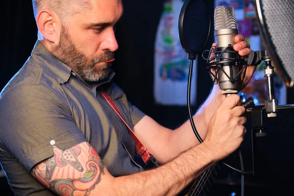Singer Guitarist Adjusting Microphone Recording Song Studio — Stock Photo, Image