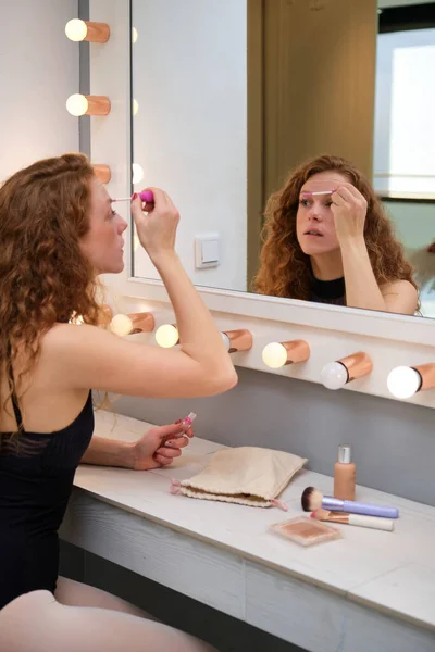 Young Ballerina Applying Mascara Eyes Make Front Mirror — Stock fotografie