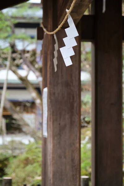 岐阜県飛騨市高山にある日本の神社 桜山八幡宮の注連縄 — ストック写真