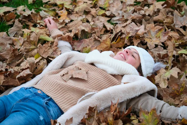 Preteen Girl Lying Ground Covered Fallen Leaves Autumn Season Happiness — Photo
