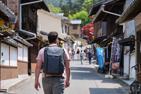 Europäische Touristen Besuchen Eine Traditionelle Japanische Straße Miyajima Hiroshima Japan — Stockfoto