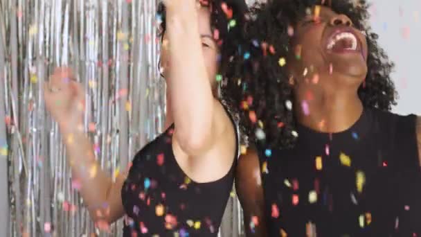 Two Multiracial Women Dancing New Years Eve Party Confetti — Stock Video