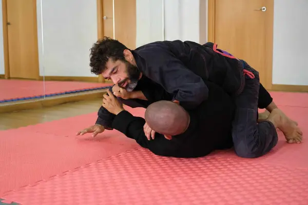 Akademide Brezilya Jiu Jitsu Güreşi Yapan Iki Adam Bjj Eğitimi — Stok fotoğraf