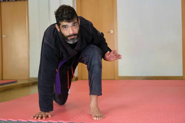 Brazil Jiu Jitsu Tanár Akadémián Kamerába Néz Bjj Képzés — Stock Fotó