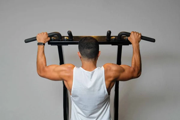 Strong Hispanic Man Doing Pull Ups Gym — Stock Photo, Image