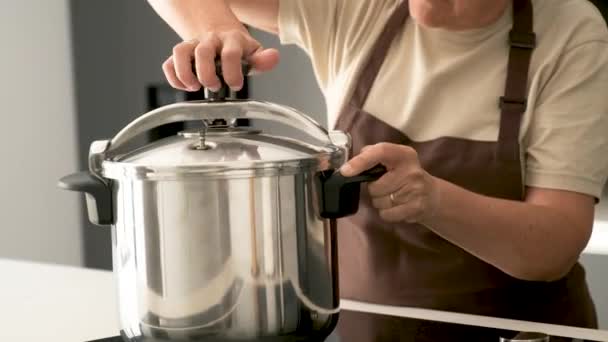 Mature Spanish Woman Opening Pressure Cooker Cook Cocido — Stock Video