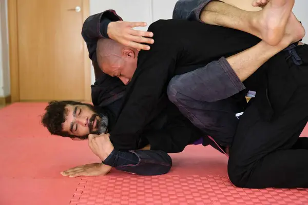 Deux Hommes Pratiquant Jiu Jitsu Brésilien Luttent École Formation Bjj — Photo