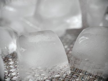Makro görünümde buz küpleri