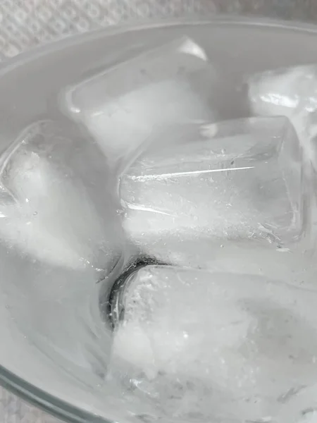 Cubi Ghiaccio Congelati Bicchiere Acqua — Foto Stock