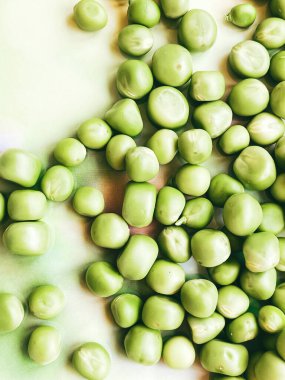 Organik sebzeleri topla yeşil bezelye.