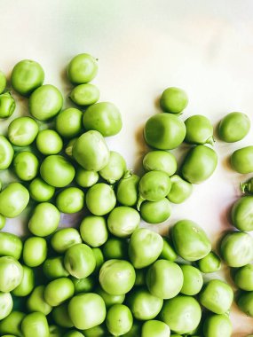 Organik sebzeleri topla yeşil bezelye.