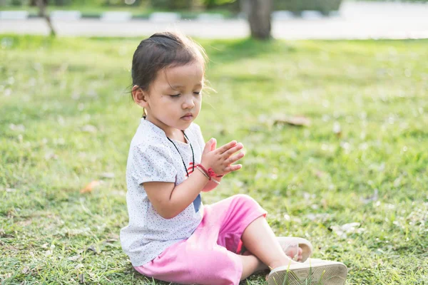 Little Asian Girl Practicing Mindfulness Meditation Outdoor Park — Stock Photo, Image