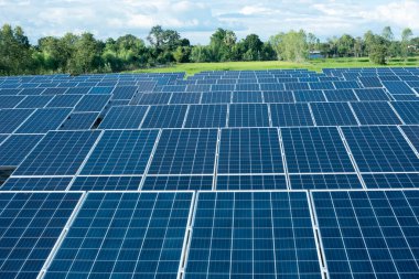 Güneş paneli jeneratörü hücre Alternatif elektrik kaynakları gelecekteki dünya için Sürdürülebilir alternatif kaynaklar kavramı.